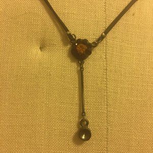 Pretty drop centre piece necklace